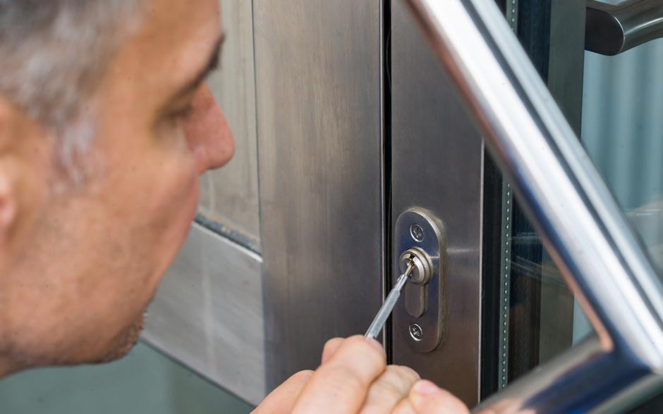 prix ouverture porte serrurier Sèvres